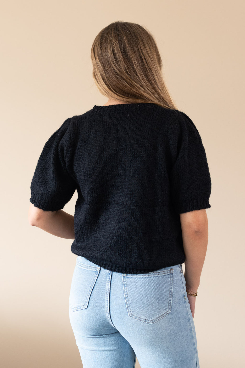 Basic shirt met pofmouwen – Zwart