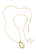 Lange ketting met ovale gestreepte hanger